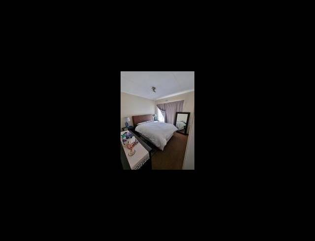 2 BEDROOM TOWNHOUSE FOR SALE IN SONNEVELD